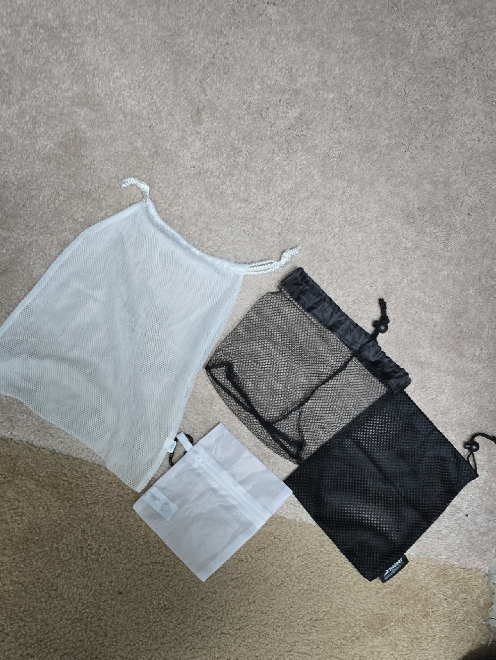 Set of 4 Mini Mesh Bags in Black and White